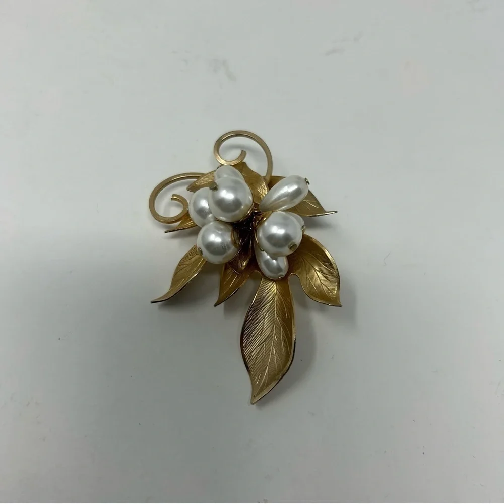 Vintage Statement Faux Pearl Cluster Gold Tone Leaf Brooch Swirl Textured
